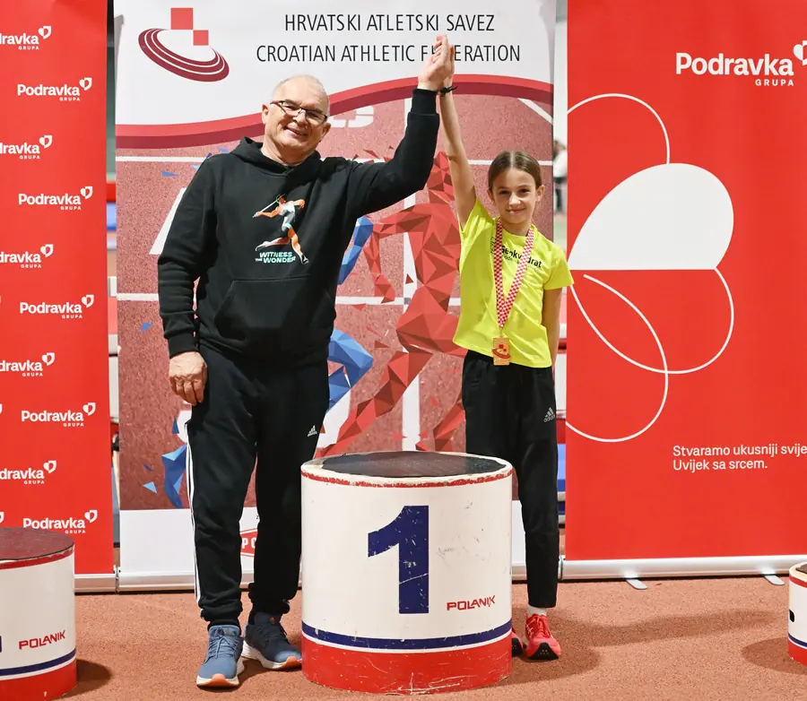 Zvijezda u Usponu Iva Mažar: Obara Rekorde i Juri Olimpijske Snove